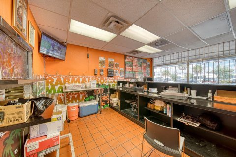 Commercial property in Opa-locka, Florida № 1369013 - photo 7