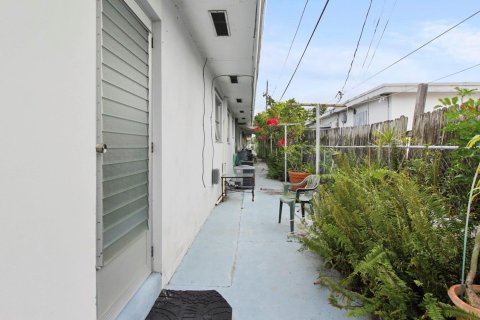 Condo in Lantana, Florida, 1 bedroom  № 1174170 - photo 17