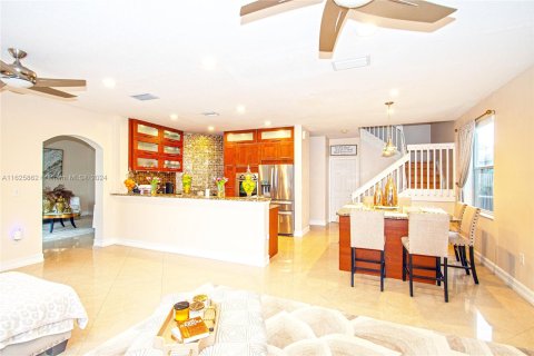 Casa en venta en Miramar, Florida, 4 dormitorios, 242.29 m2 № 1272215 - foto 8