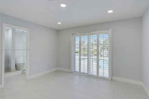 House in Lighthouse Point, Florida 4 bedrooms, 239.69 sq.m. № 1234858 - photo 22