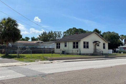 Commercial property in Tampa, Florida 104.7 sq.m. № 608350 - photo 5
