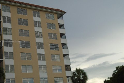 Condominio en venta en Lauderhill, Florida, 1 dormitorio, 72.74 m2 № 969745 - foto 3