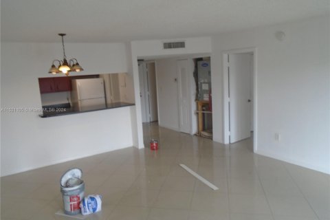 Condominio en venta en Lauderhill, Florida, 1 dormitorio, 72.74 m2 № 969745 - foto 27