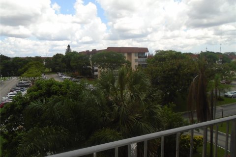 Condominio en venta en Lauderhill, Florida, 1 dormitorio, 72.74 m2 № 969745 - foto 18
