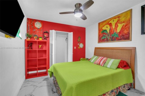 Casa en venta en Hollywood, Florida, 5 dormitorios, 141.77 m2 № 969696 - foto 25