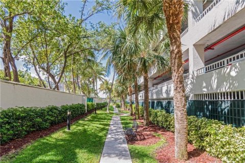 Condo in Fort Lauderdale, Florida, 2 bedrooms  № 1103371 - photo 1