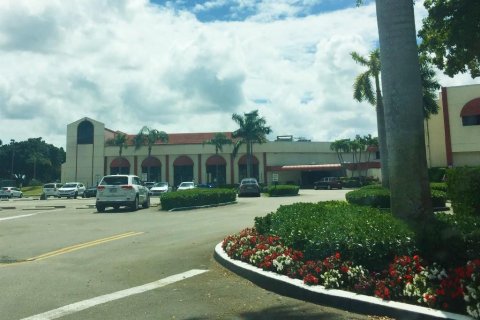 Condo in Pembroke Pines, Florida, 2 bedrooms  № 1103370 - photo 1