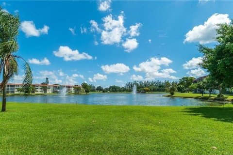 Condo in Pembroke Pines, Florida, 2 bedrooms  № 1103370 - photo 21