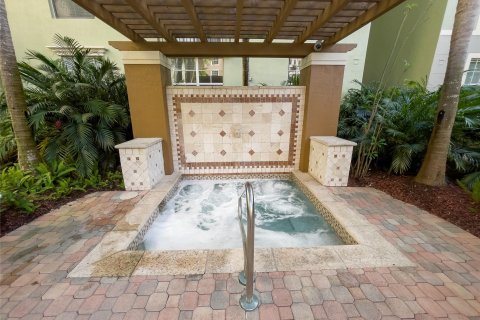 Condo in Hollywood, Florida, 3 bedrooms  № 868895 - photo 4