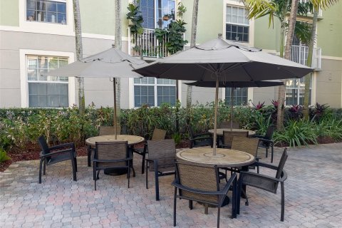 Condo in Hollywood, Florida, 3 bedrooms  № 868895 - photo 5