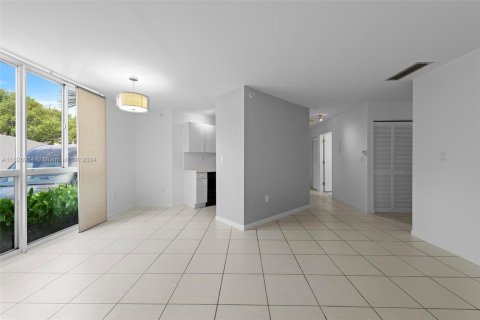 Condo in Miami Beach, Florida, 2 bedrooms  № 1281108 - photo 5