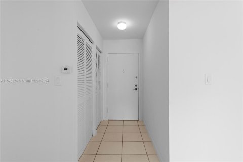 Condo in Miami Beach, Florida, 2 bedrooms  № 1281108 - photo 7