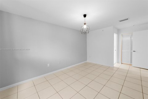 Condo in Miami Beach, Florida, 2 bedrooms  № 1281108 - photo 15