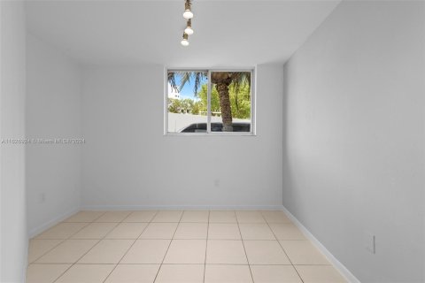 Condo in Miami Beach, Florida, 2 bedrooms  № 1281108 - photo 19