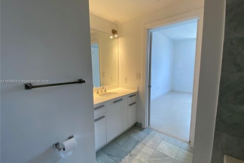 Condominio en alquiler en Miami, Florida, 1 dormitorio, 89.46 m2 № 1396221 - foto 13