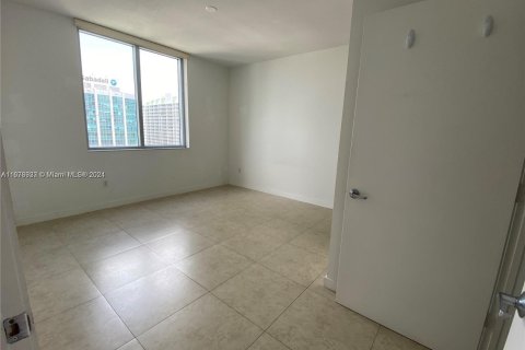 Condominio en alquiler en Miami, Florida, 1 dormitorio, 89.46 m2 № 1396221 - foto 11