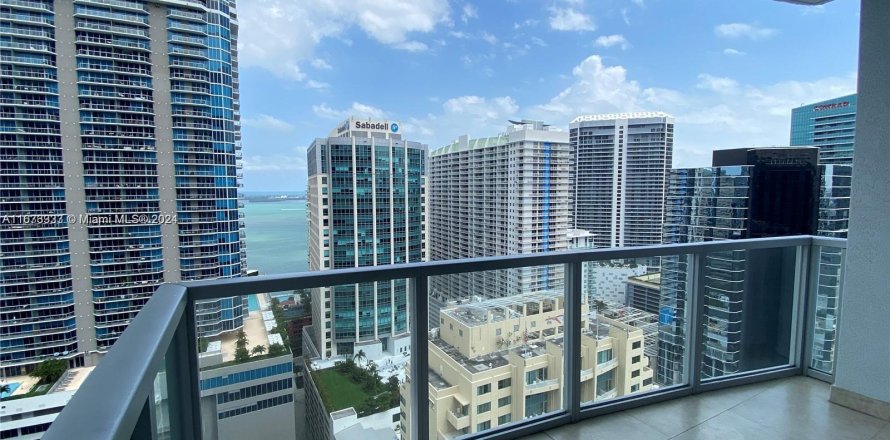 Condominio en Miami, Florida, 1 dormitorio  № 1396221