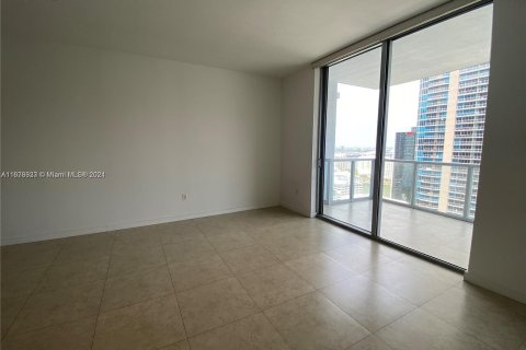 Condominio en alquiler en Miami, Florida, 1 dormitorio, 89.46 m2 № 1396221 - foto 10