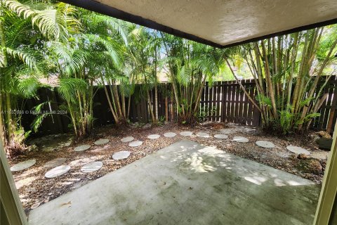 Townhouse in Miami, Florida 2 bedrooms, 114.27 sq.m. № 1396220 - photo 22