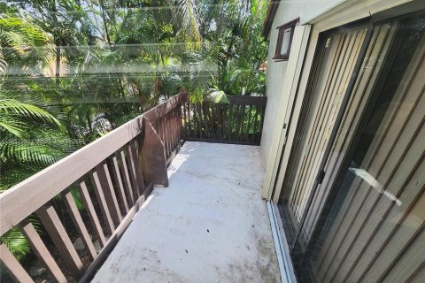 Townhouse in Miami, Florida 2 bedrooms, 114.27 sq.m. № 1396220 - photo 19