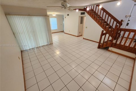 Townhouse in Miami, Florida 2 bedrooms, 114.27 sq.m. № 1396220 - photo 5