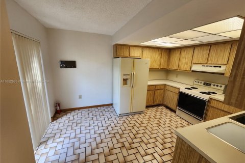 Townhouse in Miami, Florida 2 bedrooms, 114.27 sq.m. № 1396220 - photo 25