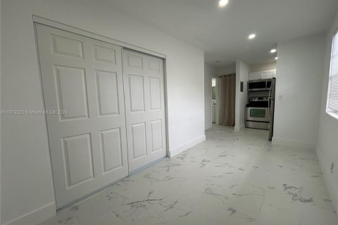 Apartamento en alquiler en Miami, Florida, 1 dormitorio, 51.1 m2 № 1396218 - foto 3