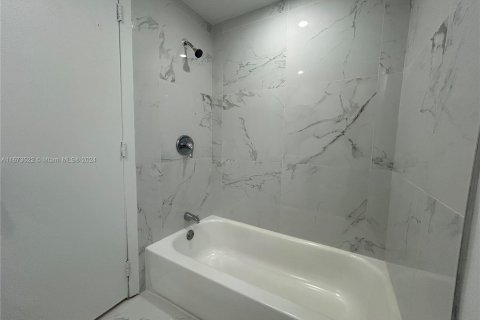 Apartamento en alquiler en Miami, Florida, 1 dormitorio, 51.1 m2 № 1396218 - foto 8