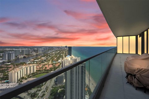 Condominio en venta en Sunny Isles Beach, Florida, 4 dormitorios, 249.16 m2 № 591046 - foto 2