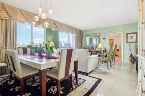 Copropriété à vendre à Aventura, Floride: 3 chambres, 123.47 m2 № 1397392 - photo 13