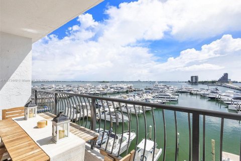 Condo in Miami, Florida  № 1397433 - photo 2