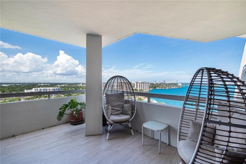 Condo in Miami, Florida, 2 bedrooms  № 1367143 - photo 23