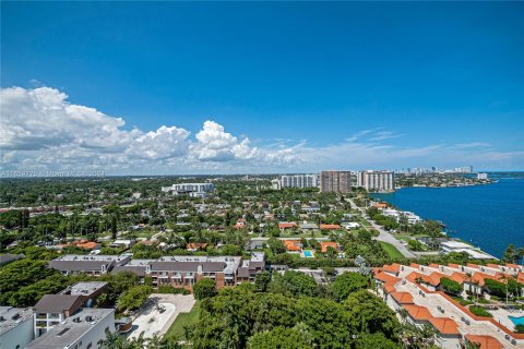 Condo in Miami, Florida, 2 bedrooms  № 1367143 - photo 18