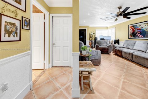 Townhouse in Hialeah, Florida 3 bedrooms, 145.58 sq.m. № 1367068 - photo 6