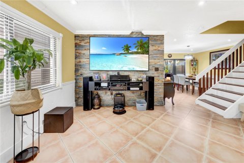 Townhouse in Hialeah, Florida 3 bedrooms, 145.58 sq.m. № 1367068 - photo 2