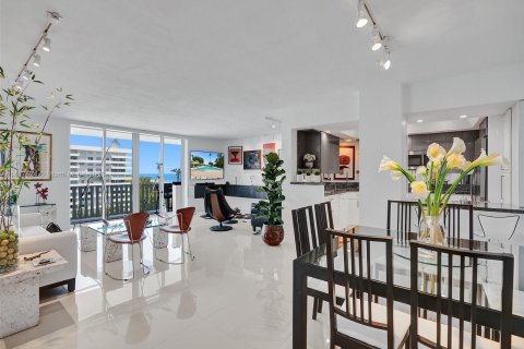 Condominio en venta en Key Biscayne, Florida, 1 dormitorio, 91.04 m2 № 711986 - foto 3
