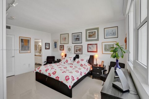 Condominio en venta en Key Biscayne, Florida, 1 dormitorio, 91.04 m2 № 711986 - foto 12