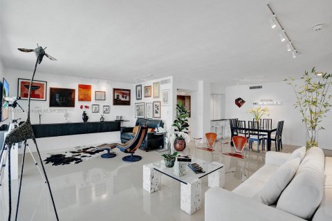 Condominio en venta en Key Biscayne, Florida, 1 dormitorio, 91.04 m2 № 711986 - foto 4