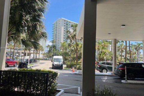 Propiedad comercial en venta en Hollywood, Florida № 1234299 - foto 3