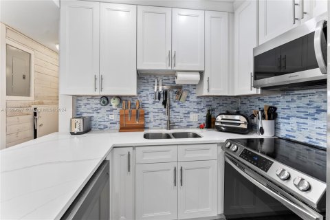 Condo in Fort Lauderdale, Florida, 2 bedrooms  № 1401290 - photo 7