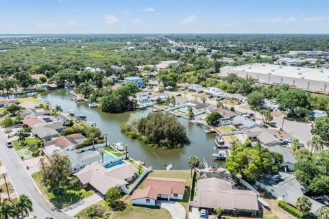 House in Tampa, Florida 3 bedrooms, 107.95 sq.m. № 1255057 - photo 18