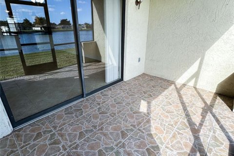 Condo in Tamarac, Florida, 2 bedrooms  № 1367540 - photo 23