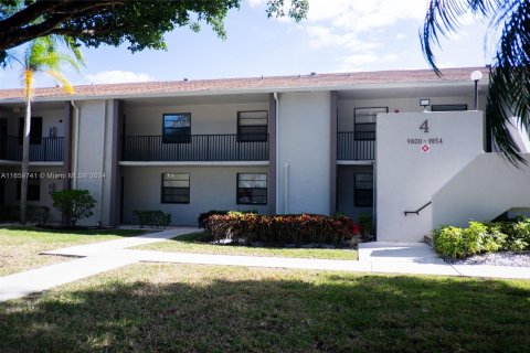 Condominio en venta en Tamarac, Florida, 2 dormitorios, 108.7 m2 № 1367540 - foto 1