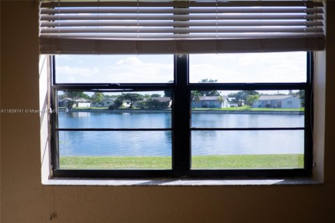 Condo in Tamarac, Florida, 2 bedrooms  № 1367540 - photo 27