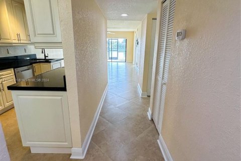 Copropriété à vendre à Tamarac, Floride: 2 chambres, 108.7 m2 № 1367540 - photo 4