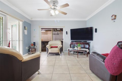 Casa en venta en Miami Gardens, Florida, 3 dormitorios, 118.54 m2 № 1367541 - foto 7