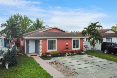 Casa en venta en Miami Gardens, Florida, 3 dormitorios, 118.54 m2 № 1367541 - foto 2