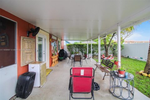 Villa ou maison à vendre à Miami Gardens, Floride: 3 chambres, 118.54 m2 № 1367541 - photo 15