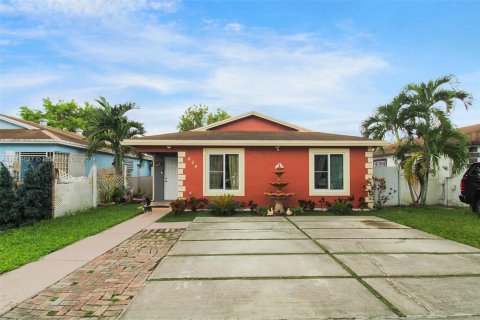 Casa en venta en Miami Gardens, Florida, 3 dormitorios, 118.54 m2 № 1367541 - foto 1