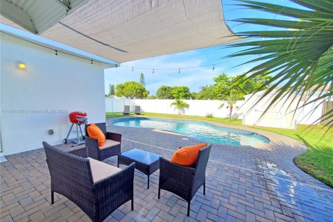 Casa en alquiler en Lantana, Florida, 3 dormitorios, 135.64 m2 № 1367500 - foto 19